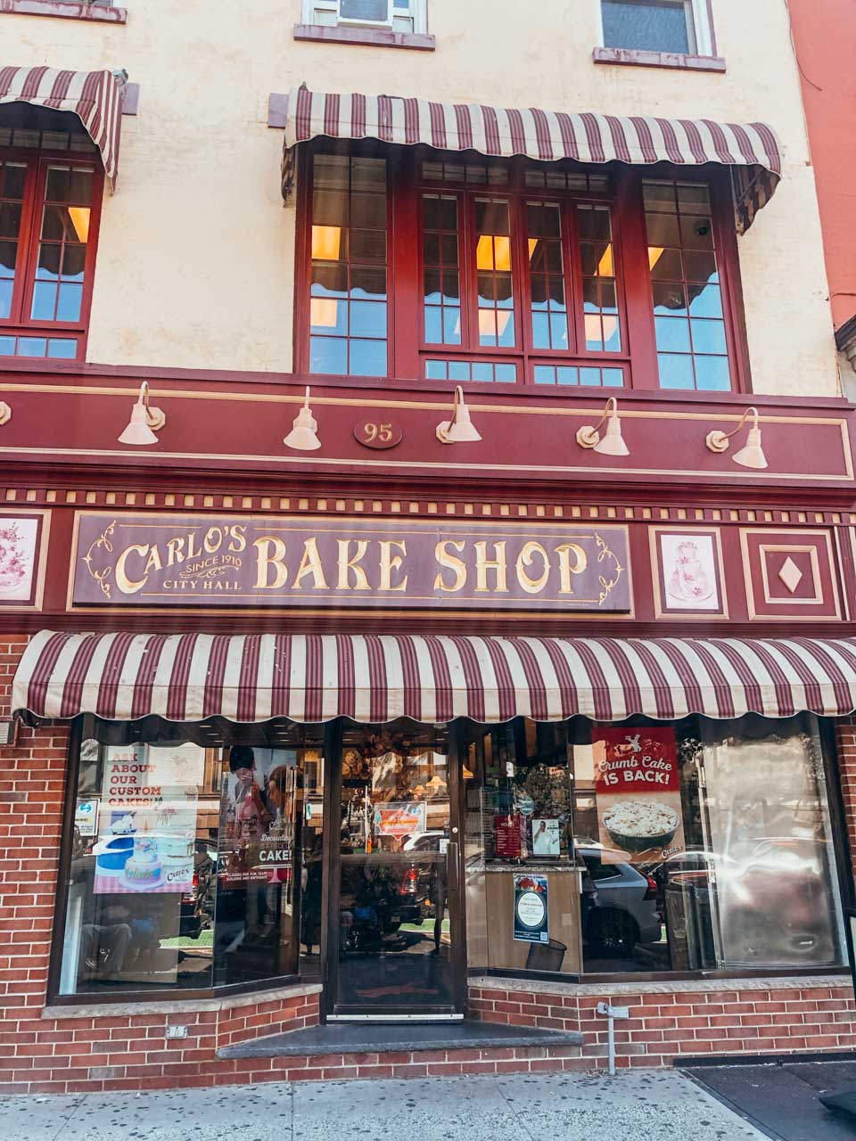 Isse Svømmepøl Væsen Visiting Cake Boss - a trip to Carlo's Bake Shop in Hoboken, NJ - Into the  Bloom