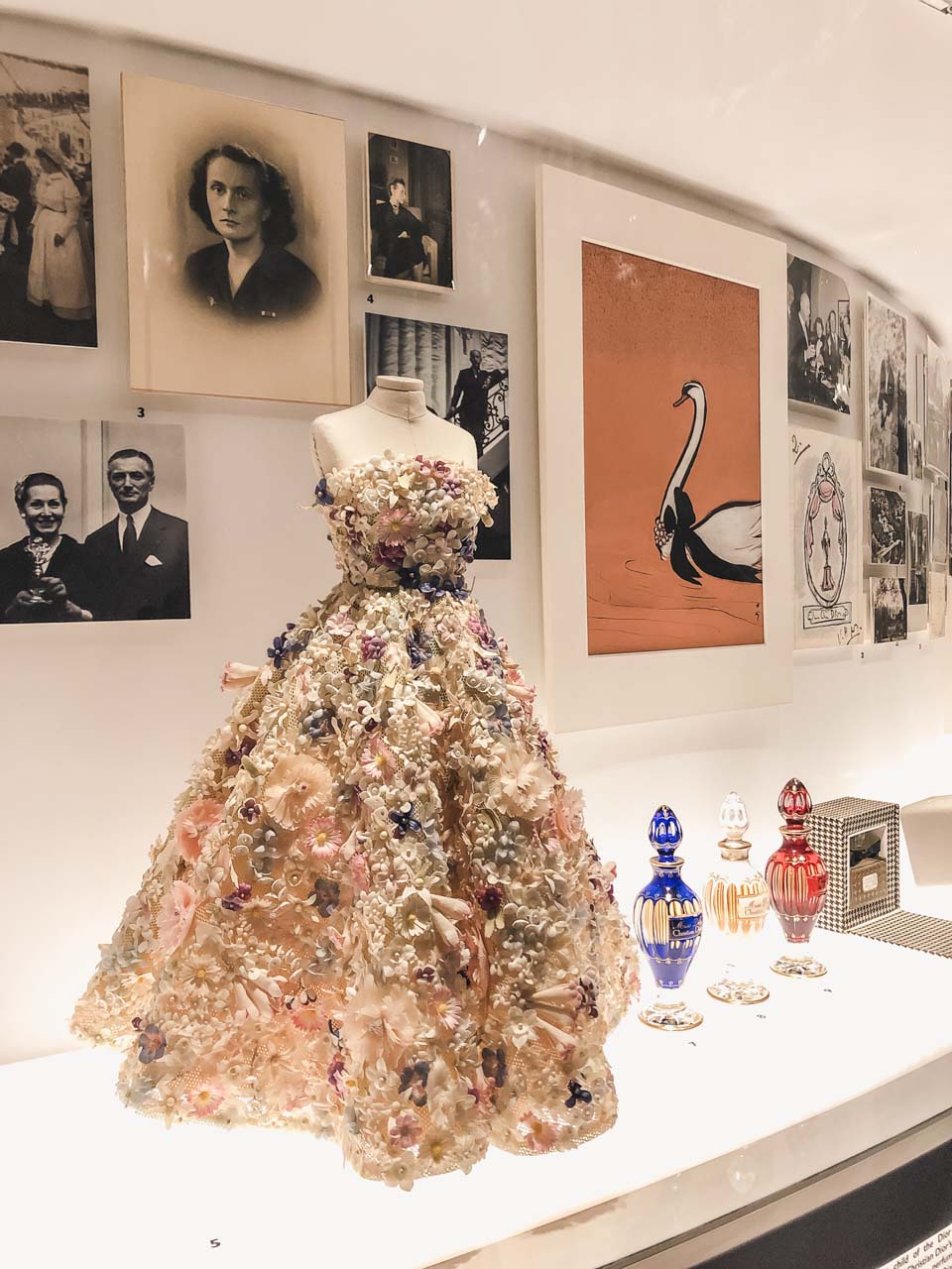 Christian Dior: Designer of Dreams”: Victoria and Albert Museum in