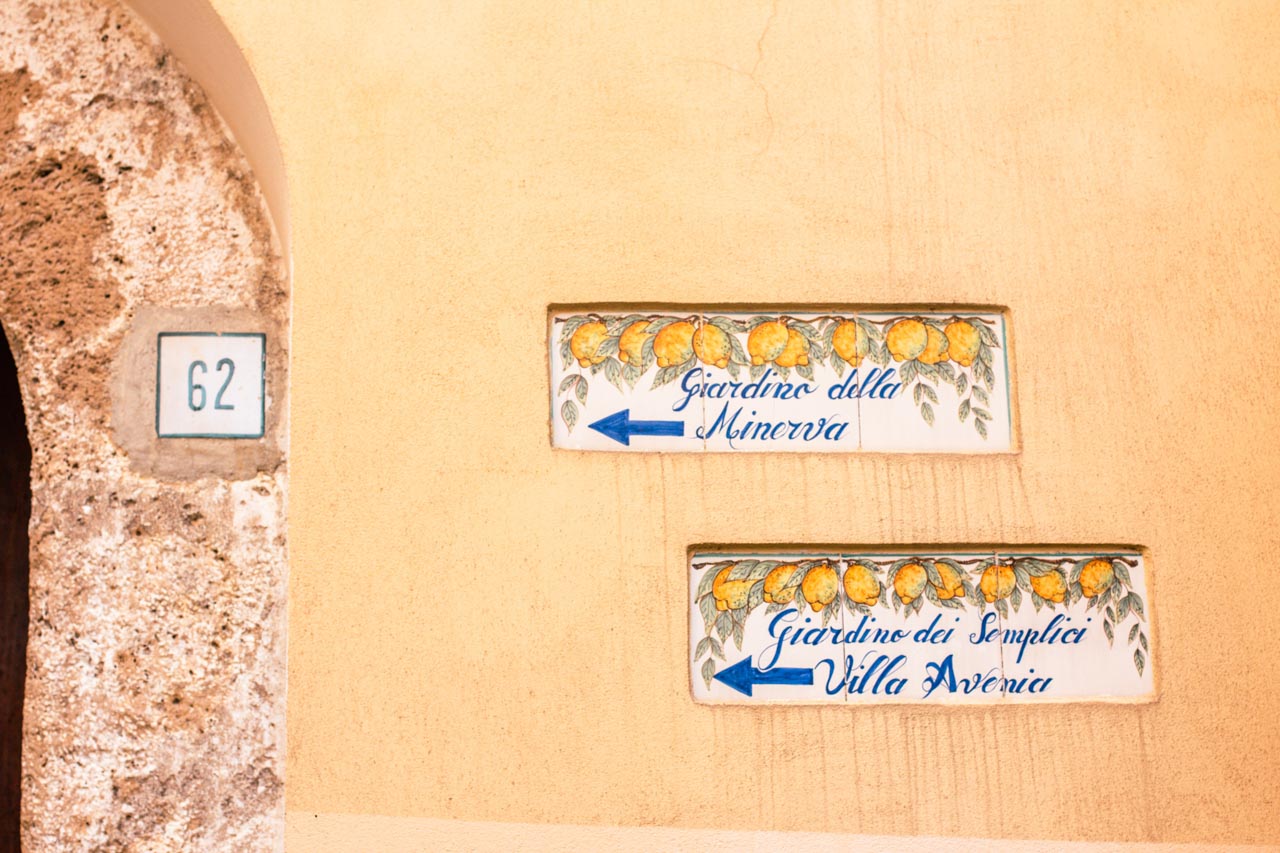 Street signs showing the directions to Giardino della Minerva and Villa Avenia in Salerno