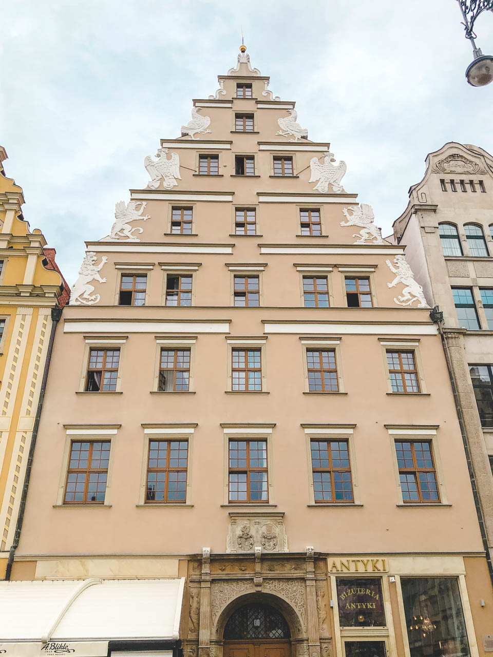 The tenement house Under the Griffins in Wrocław's Old Town seen from below
