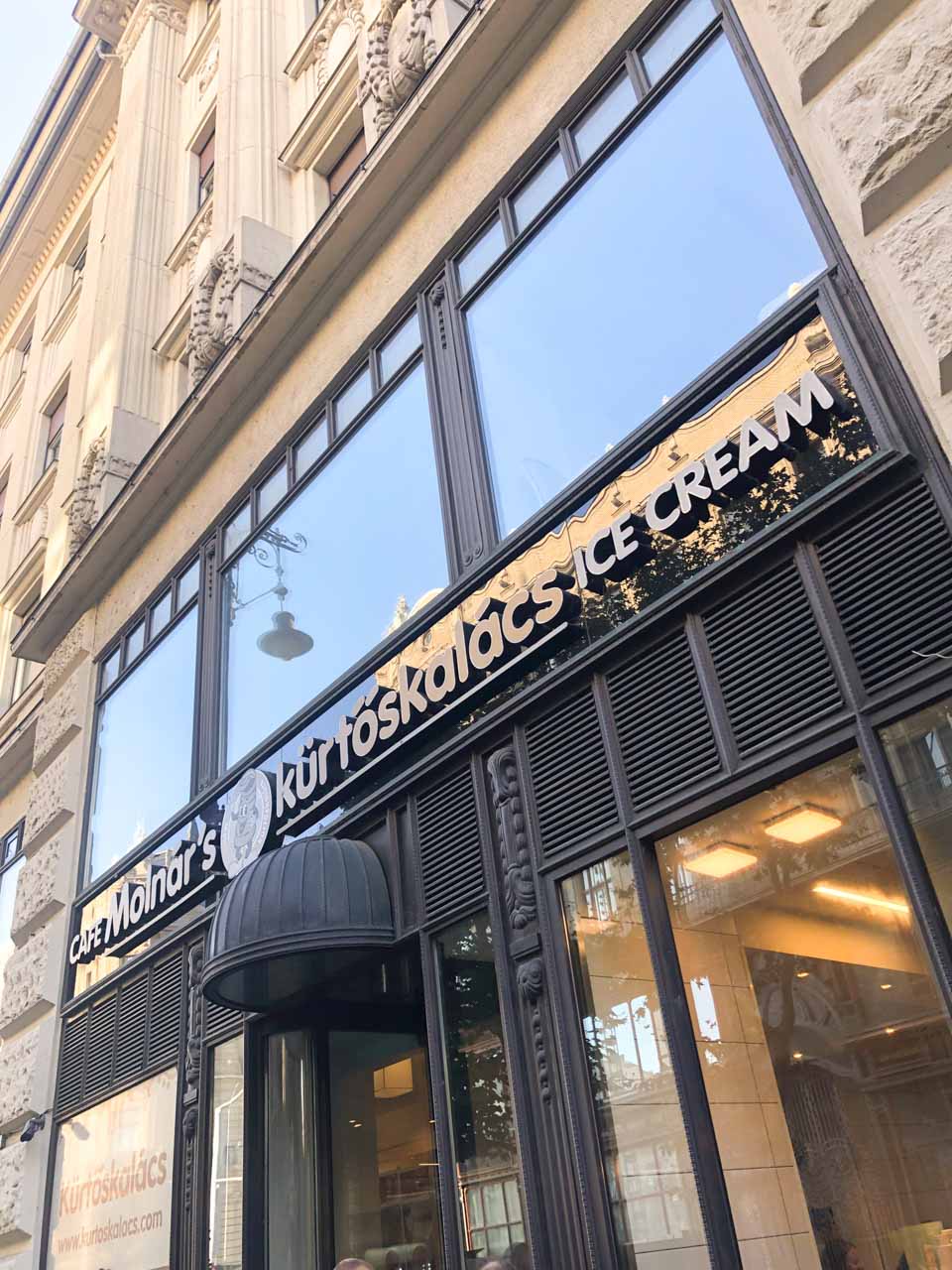 The outside of Molnár’s kürtőskalács in Budapest, Hungary