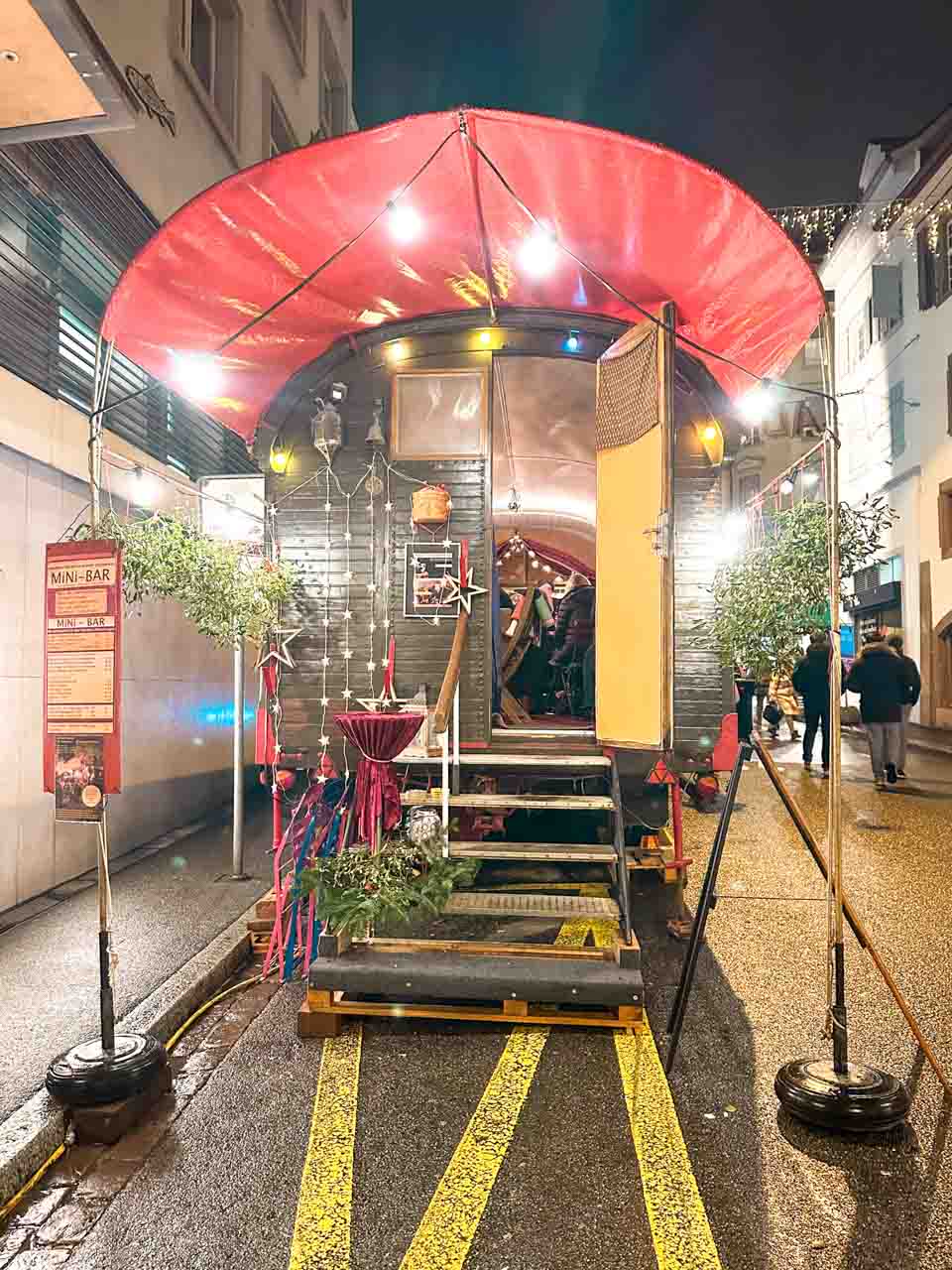 A vintage theatre caravan turned into a restaurant on the Rheingasse in Basel