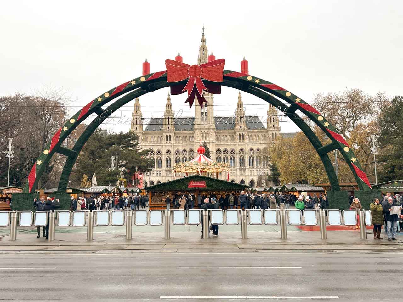 Vienna Christmas Markets Guide 2025: Dates, Tips + Map