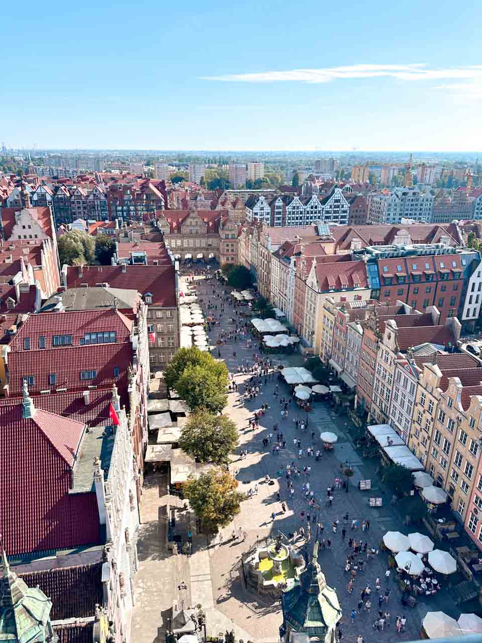 Bird’s eye view of Neptune's Fountain and the crowds in Long Market, surrounded by cafés and townhouses