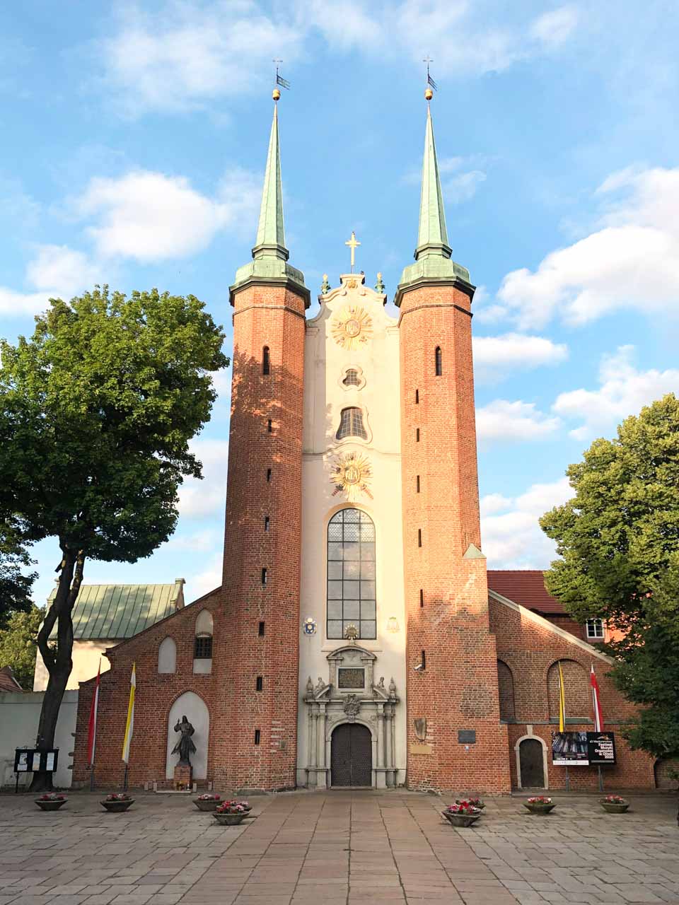 Front view of the Oliwa Archcathedral in Gdańsk