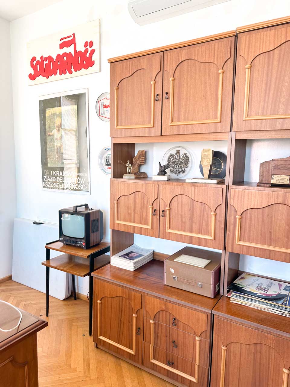 Vintage shelves with a small old TV, framed Solidarity posters, and awards inside Lech Wałęsa’s former office